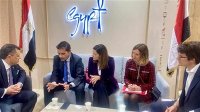 وزير السياحة والآثار يلتقي مجموعة من ممثلي ومسؤولي شركات الطيران الإسبانية