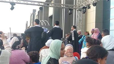 في يومه الثالث، زوار معرض الكتاب يتفاعلون مع أغاني التراث المصري (فيديو وصور)