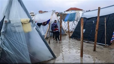 الأمطار الغزيرة تدمر خيام النازحين في خان يونس