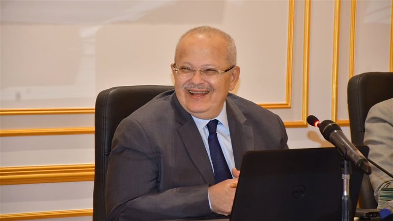 رئيس جامعة القاهرة