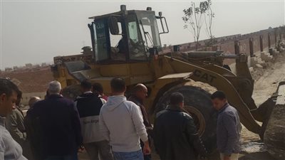 إزالة تعديات على أراض بمنطقة المقابر في 15 مايو