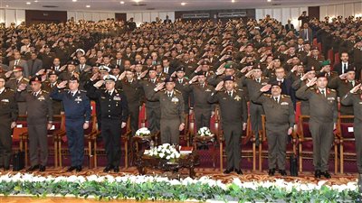 وزير الدفاع يشهد مناقشة البحث الرئيسي لإدارة الشئون المعنوية للقوات المسلحة