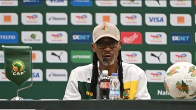 سونج يكشف مصيره مع منتخب الكاميرون بعد الخروج من أمم إفريقيا 
