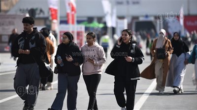 10 صور ترصد إقبال الجمهور على معرض القاهرة للكتاب في رابع أيامه