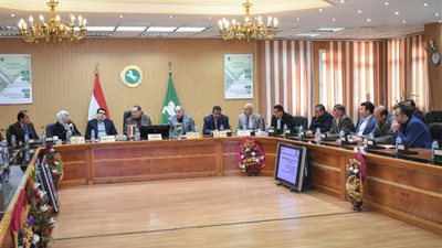 محافظ الشرقية يترأس اجتماع مجلس إدارة المناطق الصناعية 