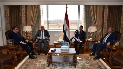 أشرف صبحي يبحث مع محافظ بورسعيد تطورات أعمال استاد النادي المصري