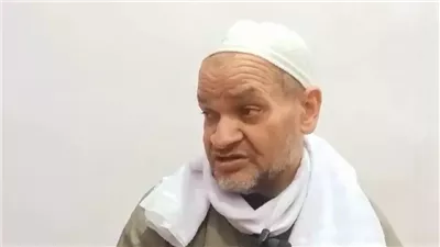 50 عاما في خدمة كتاب الله، حكاية كفيف سبعيني يحفظ أهل قريته القرآن الكريم بالغربية (فيديو)