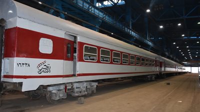 النقل تستعرض أعمال تطوير قطارات الدرجة الثالثة (فيديو) 