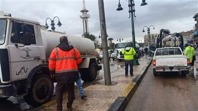 محافظ الإسكندرية: تكثيف التواجد الميداني للأجهزة التنفيذية للتعامل مع تداعيات النوة