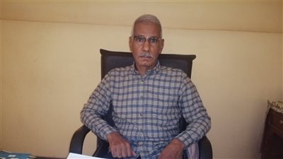 حكاية طبيب الغلابة بالأقصر.. محمود متولي يعالج قلوب مرضاه بأجر رمزي.. الكشف بـ 20 جنيها ومجانًا لغير القادرين.. ويؤكد: دعوات المرضى أكبر مكسب