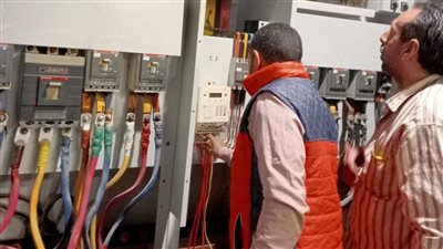 انطلاق حملة لصيانة الكشافات المعطلة ورفع كفاءة الإنارة بشوارع حي شرق أسيوط