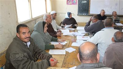 نتيجة الترم الأول الشهادة الإعدادية في المنيا، متابعة سير العمل بلجنة النظام (صور)