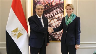 شاكر يبحث مستجدات مشروع الربط الكهربائي مع نائبة وزير الطاقة اليوناني