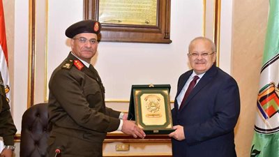 توقيع بروتوكول تعاون بين جامعة القاهرة والحرب الكيميائية لتبادل الخبرات 