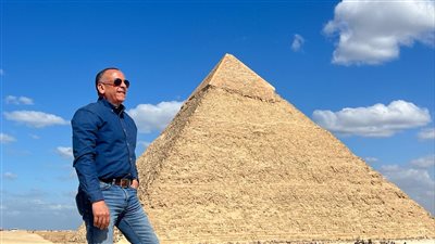 السياحة والآثار توضح حقيقة عرض تماثيل أوشابتي بطريقة غير لائقة