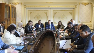 صناعة النواب تطالب الحكومة بتوضيح موقفها من سن معاش عمال المحاجر 