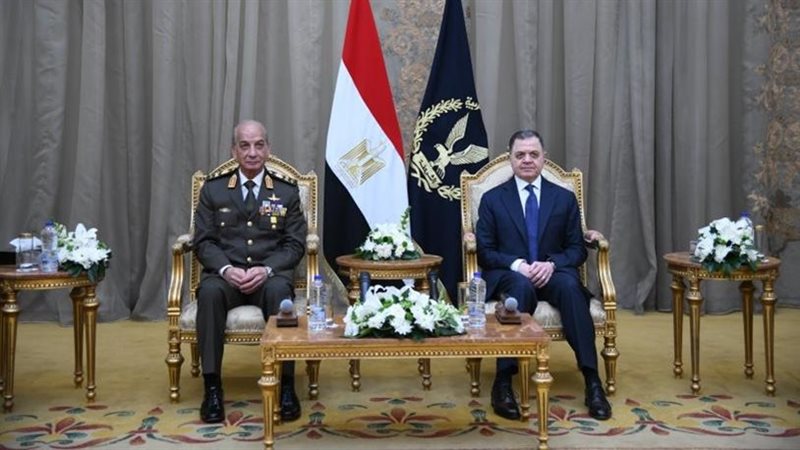 وزير الداخلية والفريق