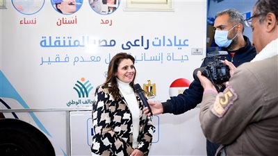 وزيرة الهجرة ومحافظ الدقهلية يتفقدان القافلة الطبية في قرية بدواي بالمنصورة