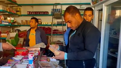 إعدام 13 كيلو مواد غذائية و50 لتر مشروبات غازية بمركز الزينية بالأقصر