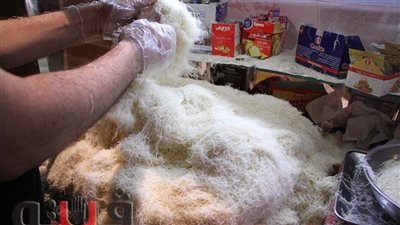  أزمات تواجه صناعة «الكنافة» قبل شهر رمضان، والدقيق أبرز عقبات أصحاب المحلات 