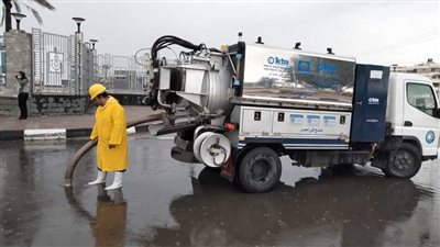 نشر عربات شفط المياه بالمحاور الرئيسية لمواجهة أمطار الغد