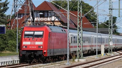 قطارات ألمانيا تنشر أغرب إعلان