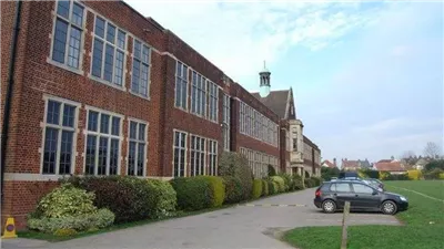 بسبب ارتفاع الأسعار، مدارس العاصمة البريطانية تغلق أبوابها