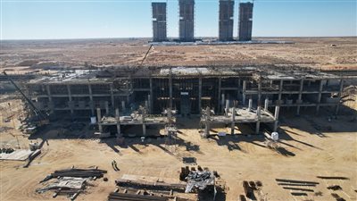 تقدم الأعمال الإنشائية بمحطة العلمين بمشروع القطار الكهربائي السريع (صور) 