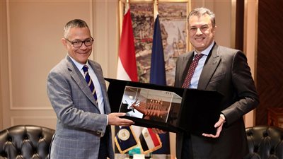 وزير السياحة والآثار يبحث مع وزير السلطة الشعبية للثقافة بفنزويلا سبل تعزيز التعاون