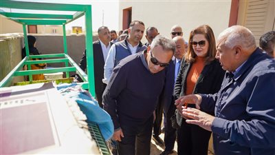 وزيرة التخطيط ومحافظ الوادي الجديد يفتتحان المرحلة الأولى من مشروع 