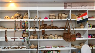 80 سيدة من حلايب وشلاتين يشاركن بمشغولاتهن اليدوية في معرض الكتاب (صور)