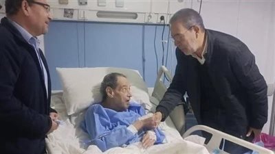 تفاصيل الحالة الصحية للشاعر مجدي نجيب مؤلف شبابيك وسر زيارة محمد منير