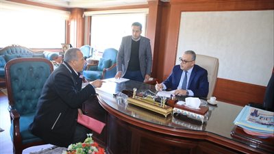 الفقي يوجه باصطحاب بعض الحالات إلي مديريات الخدمات لحل شكاواهم بسوهاج