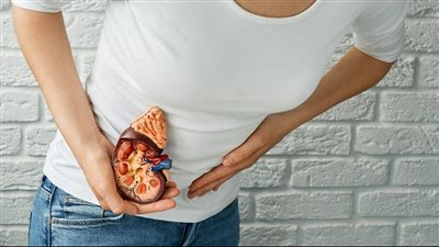 أعراض وأسباب المغص الكلوي، ومتى يعد حالة طبية طارئة؟