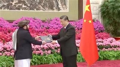  شي أول رئيس دولة يعتمد سفيرًا لطالبان