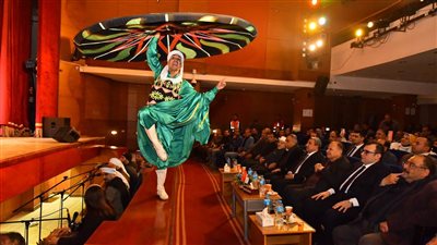 محافظ أسيوط يفتتح معرض مبدعي الفن على هامش احتفالية 