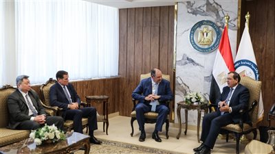 وزير البترول يبحث مع رئيس اباتشي خطط وبرامج الشركة في عمليات الحفر بمصر