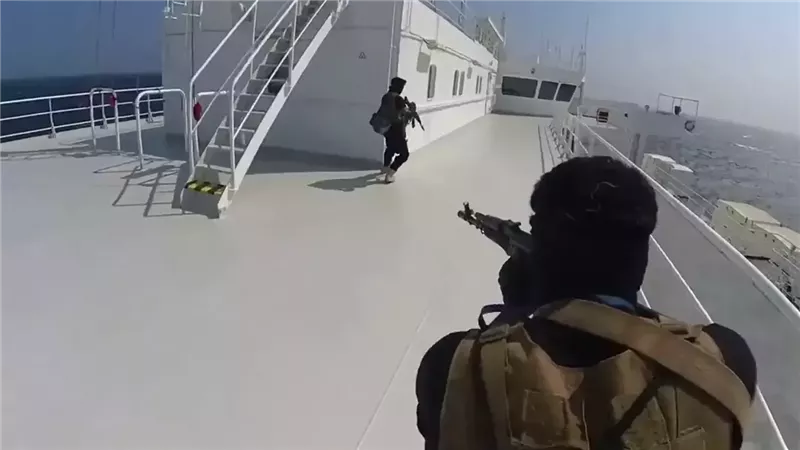 الحوثيون يستهدفون