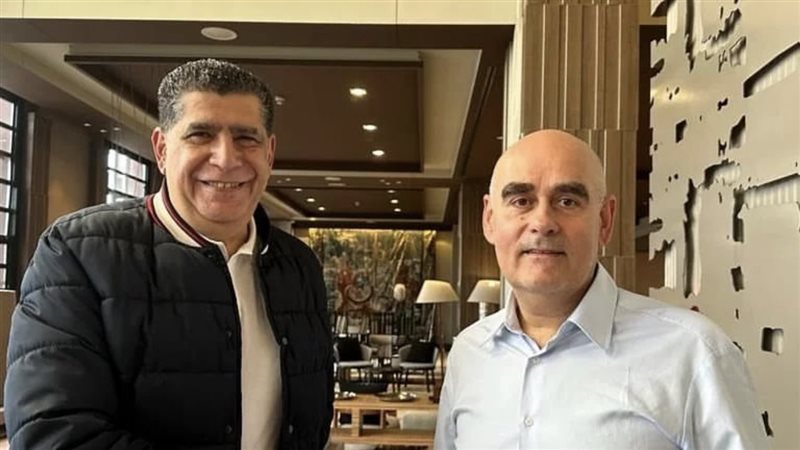 كارلوس باستور وعمرو