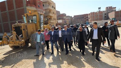 محافظ بني سويف يتفقد خطة رصف الطرق للقضاء على التكدس المروري