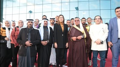 وزيرة الثقافة تلتقي وفدًا من مشايخ وعواقل سيناء بمعرض الكتاب