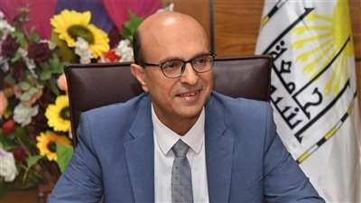 رئيس جامعة أسيوط يشيد بمشروعات الطلاب في السيارات الكهربائية