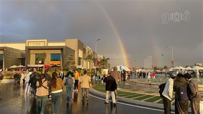 أجواء رائعة بين جمهور معرض القاهرة للكتاب بعد الأمطار (فيديو وصور)