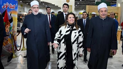 وزيرة الهجرة تتفقد جناح الأزهر الشريف بمعرض القاهرة الدولي للكتاب