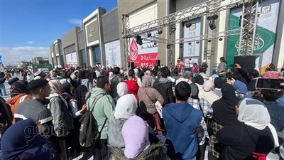 عروض السيرك تجذب جمهور معرض القاهرة للكتاب (صور)