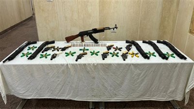 حبس 43 متهما لحيازتهم أسلحة نارية ومواد مخدرة في أسيوط 