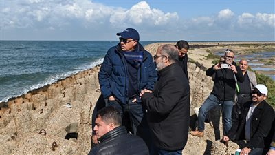 وزير الري يوجه بسرعة إعداد دراسة متكاملة لأعمال الحماية بحائط رشيد البحري
