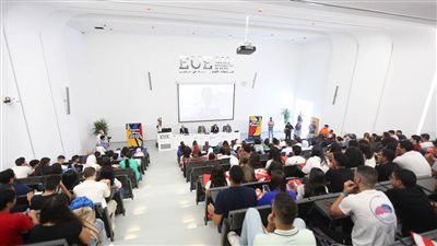 فرع جامعة لندن في مصر يعلن فتح باب القبول في برامج الاقتصاد والعلوم السياسية