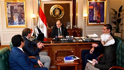 وزير الصناعة يبحث مع شركة للأجهزة المنزلية خططها المستقبلية بالسوق المصري