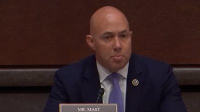 براين ماست شيطان إسرائيل في أمريكا.. طالب بقتل الفلسطينيين جوعًا وتدمير البنية التحتية.. تطوع في خدمة جيش الاحتلال.. وارتدى زيها العسكري في الكونجرس 